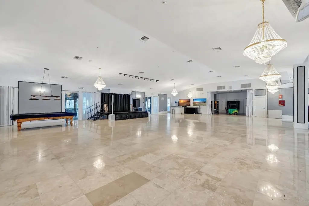 391 Sundial Circle Pompano Beach FL 33068