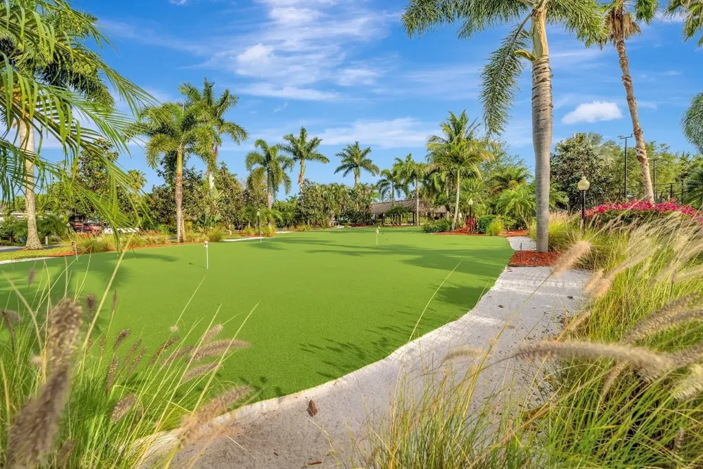 391 Sundial Circle Pompano Beach FL 33068