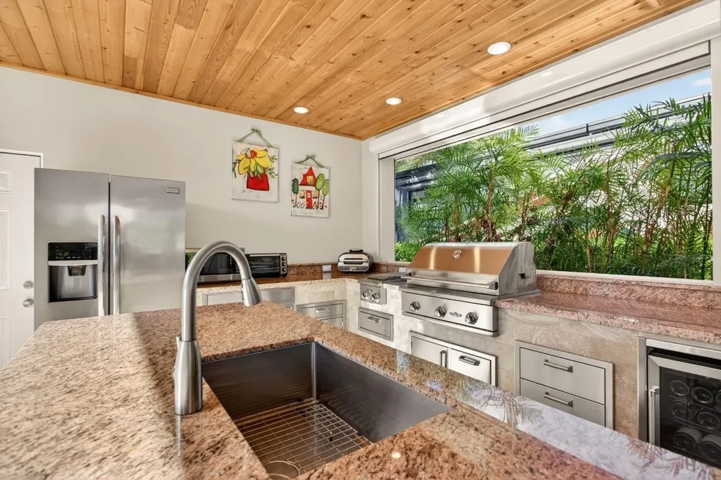 391 Sundial Circle Pompano Beach FL 33068