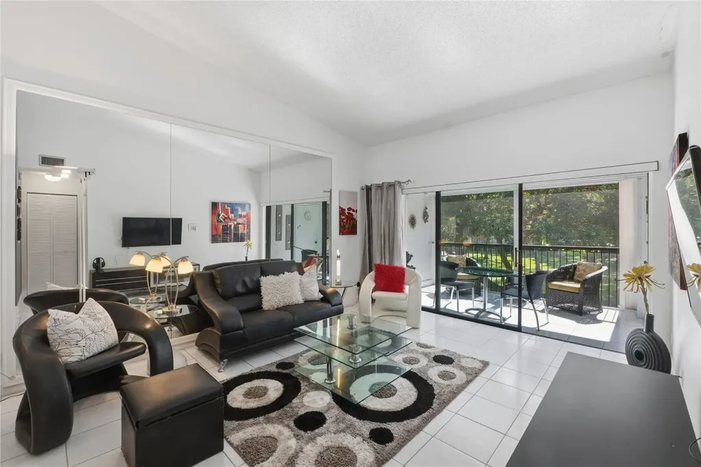 2289 SW 15th Street Deerfield Beach FL 33442