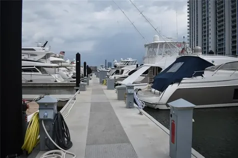 17211 Biscayne Slip #64 Boulevard North Miami Beach FL 33160