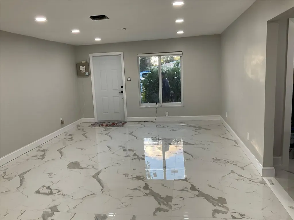 642 NW 14th Way Fort Lauderdale FL 33311