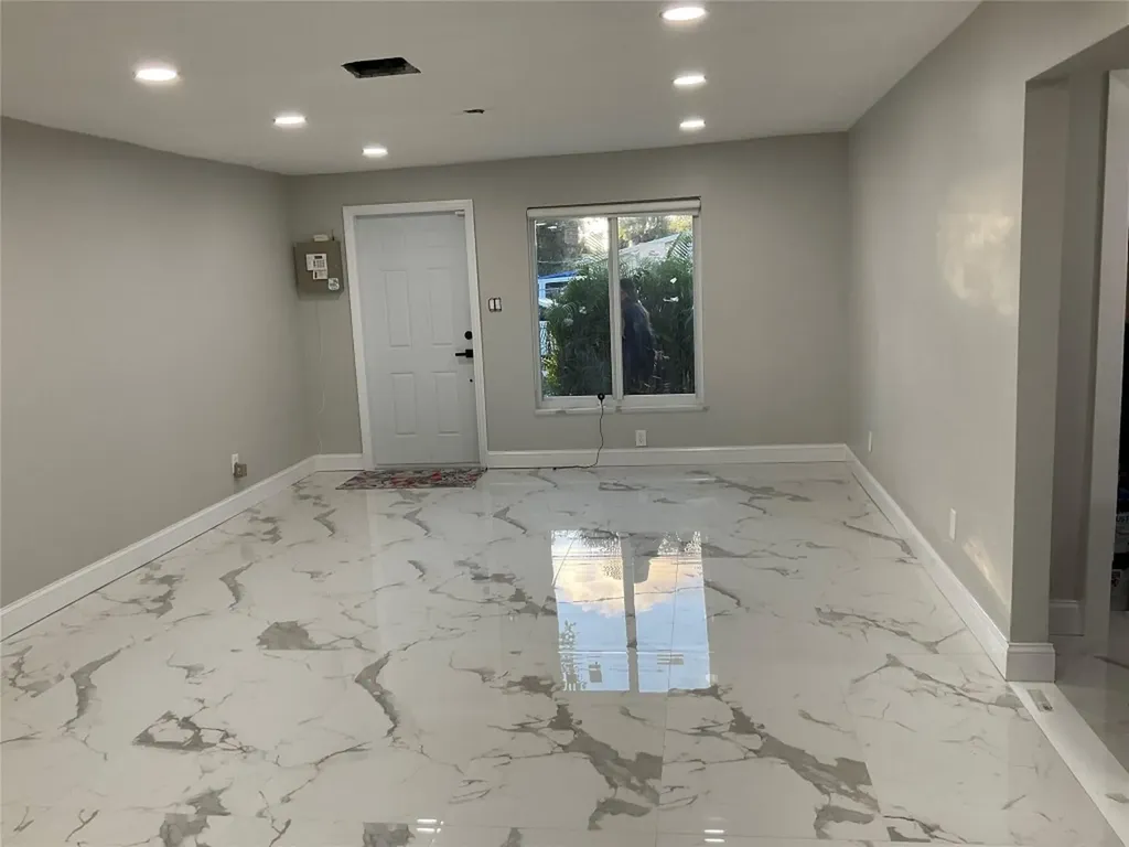 642 NW 14th Way Fort Lauderdale FL 33311