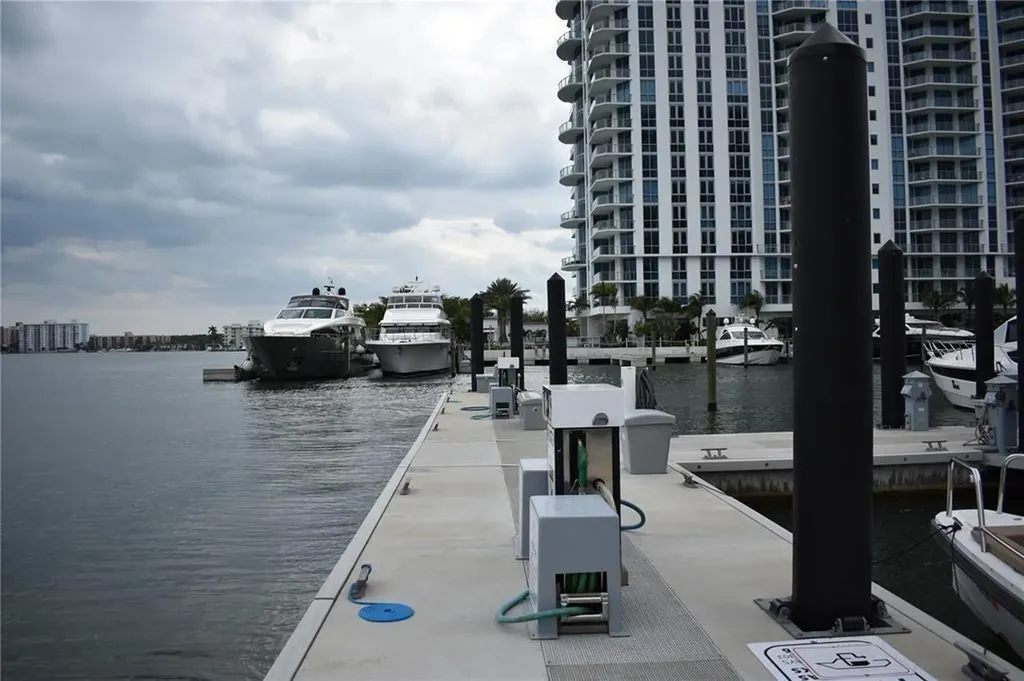 17211 Biscayne Slip #93 Boulevard North Miami Beach FL 33160