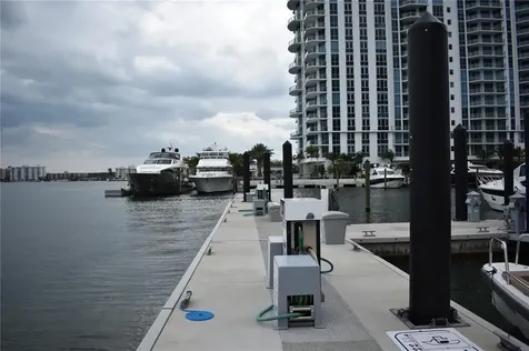 17211 Biscayne Slip #93 Boulevard North Miami Beach FL 33160