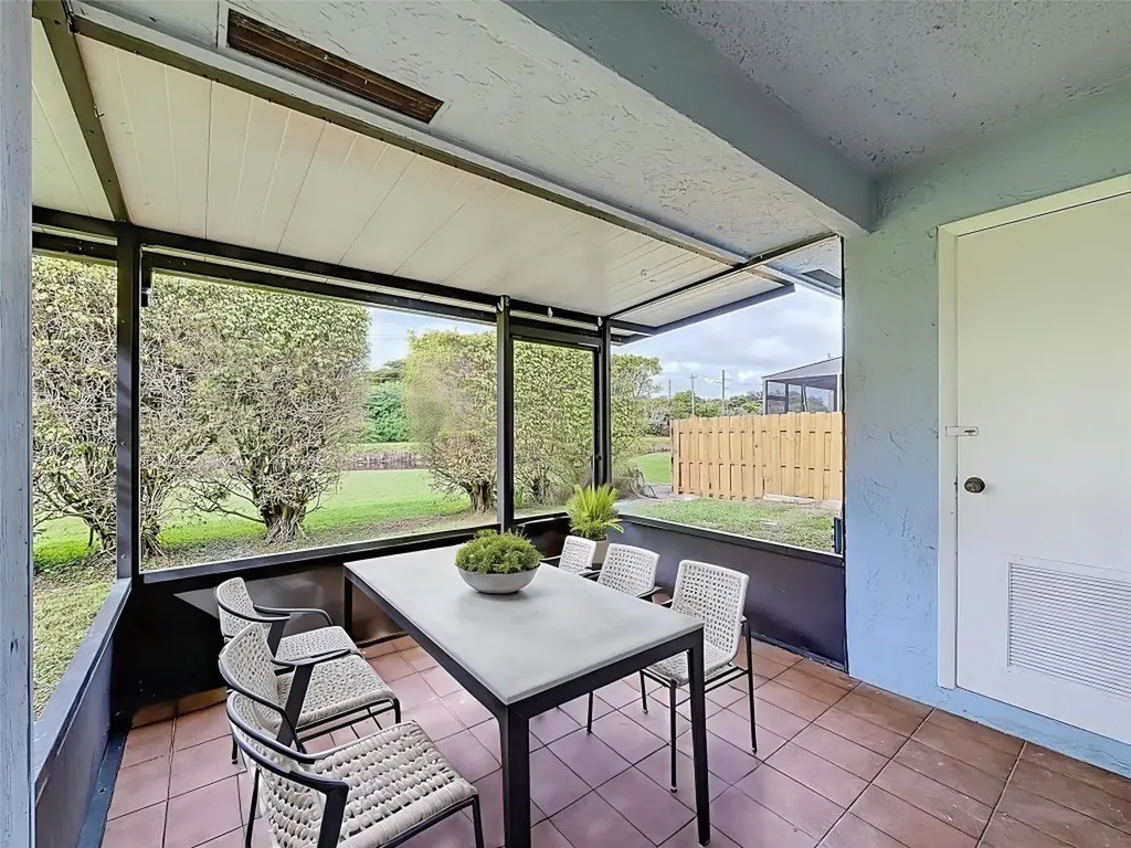 16324 Country Lake Circle Delray Beach FL 33484