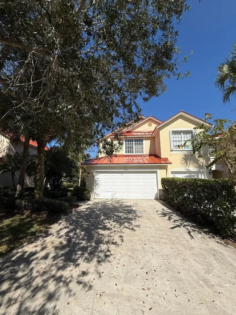 1161 Pinewood Lake Court Greenacres FL 33415