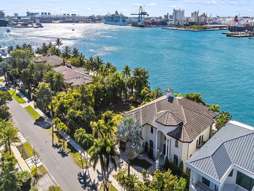 1965 SE 21st Avenue Fort Lauderdale FL 33316