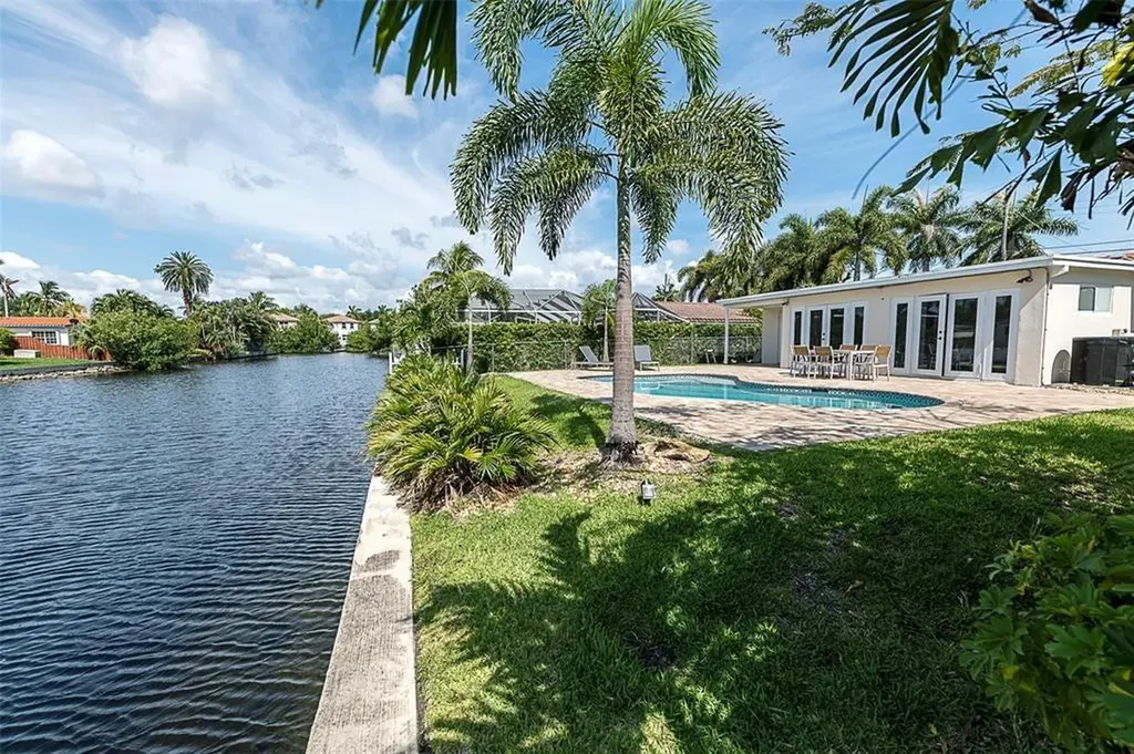1162 Hayes Street Hollywood FL 33019