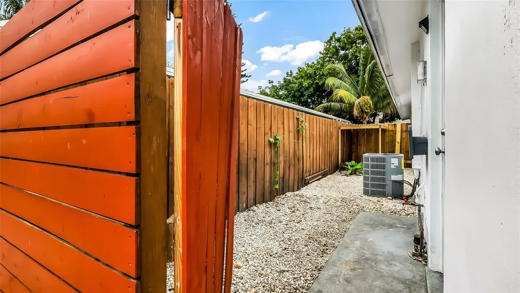804 SW 28th Street Fort Lauderdale FL 33315
