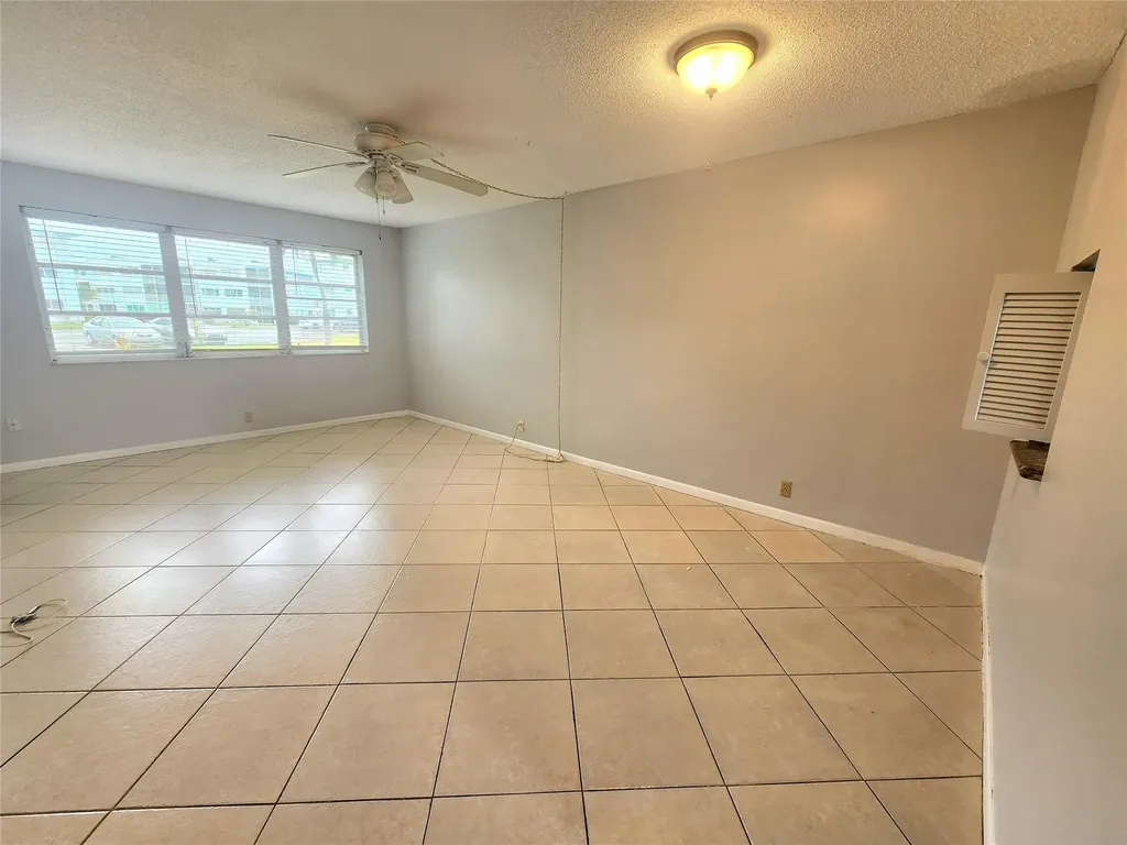 2223 Park Lane Hollywood FL 33021