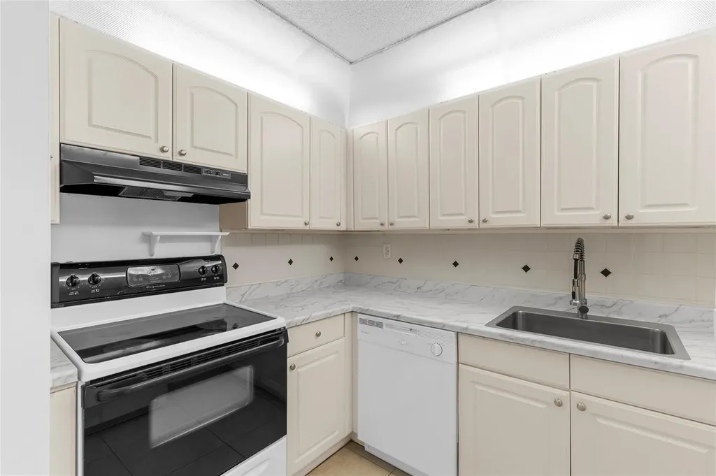 2661 Riverside Drive Coral Springs FL 33065