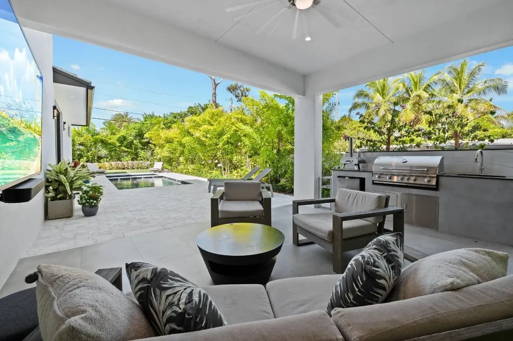 743 S Lake Avenue Delray Beach FL 33483