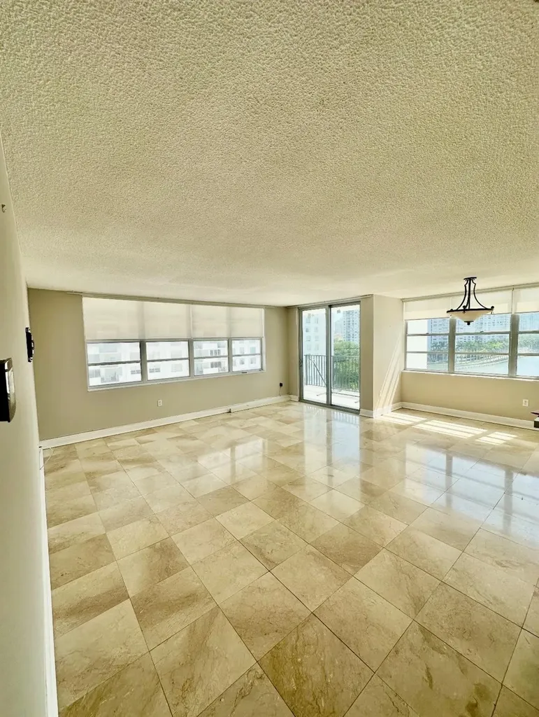 2750 NE 183rd Street Aventura FL 33160