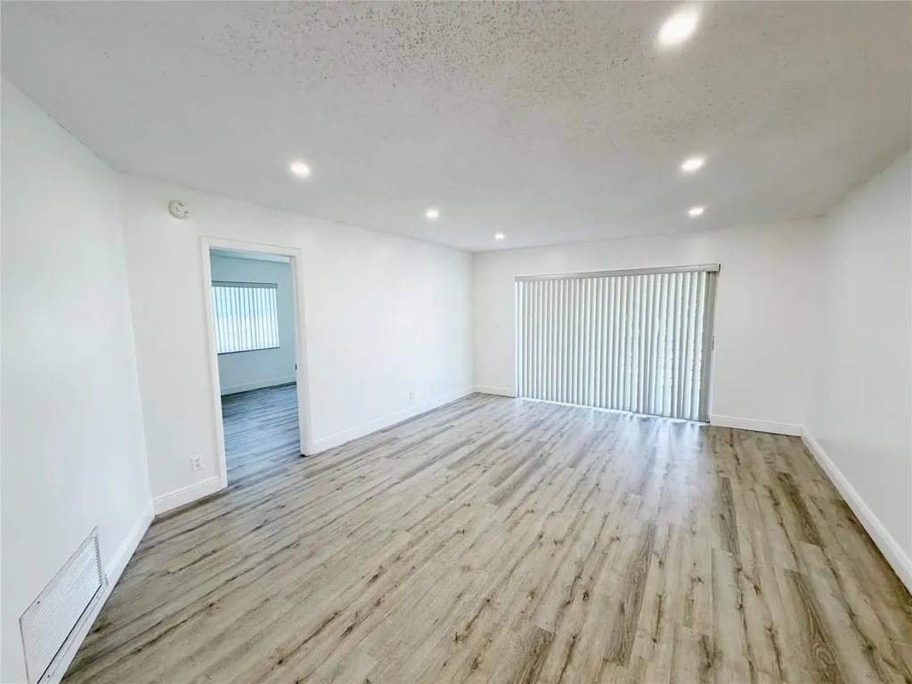 2710 Riverside Drive Coral Springs FL 33065