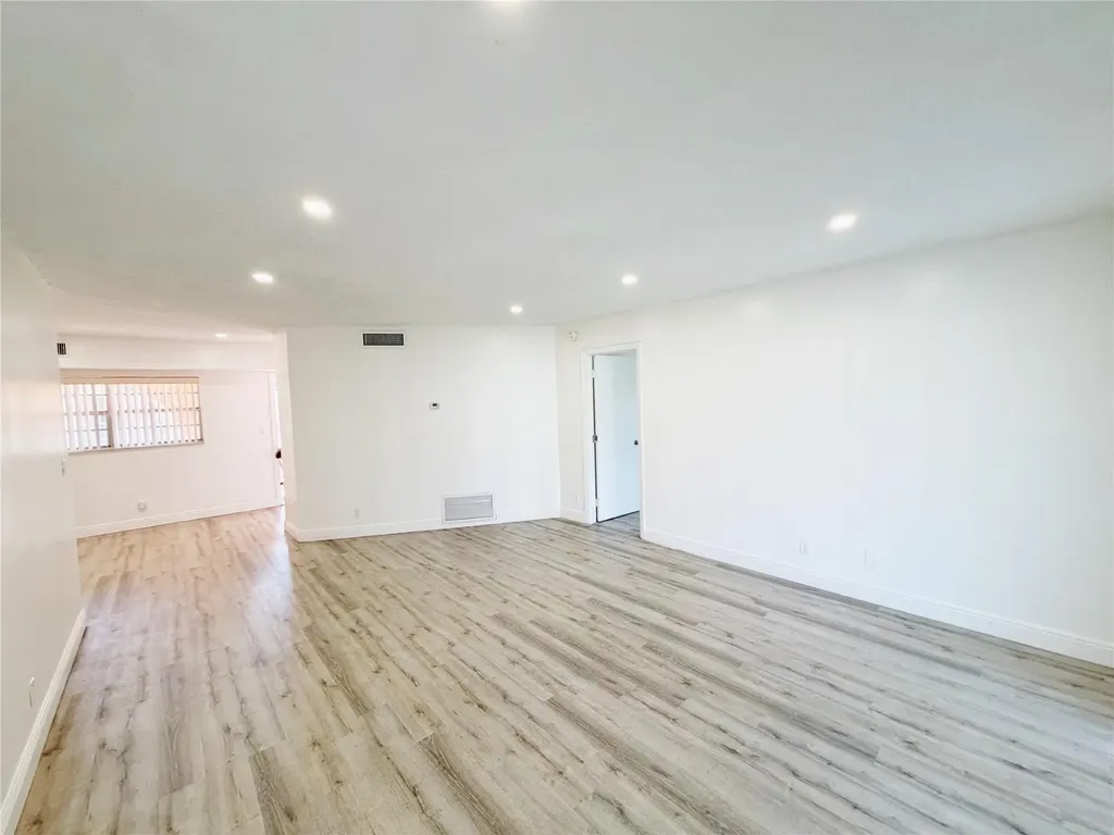 2710 Riverside Drive Coral Springs FL 33065