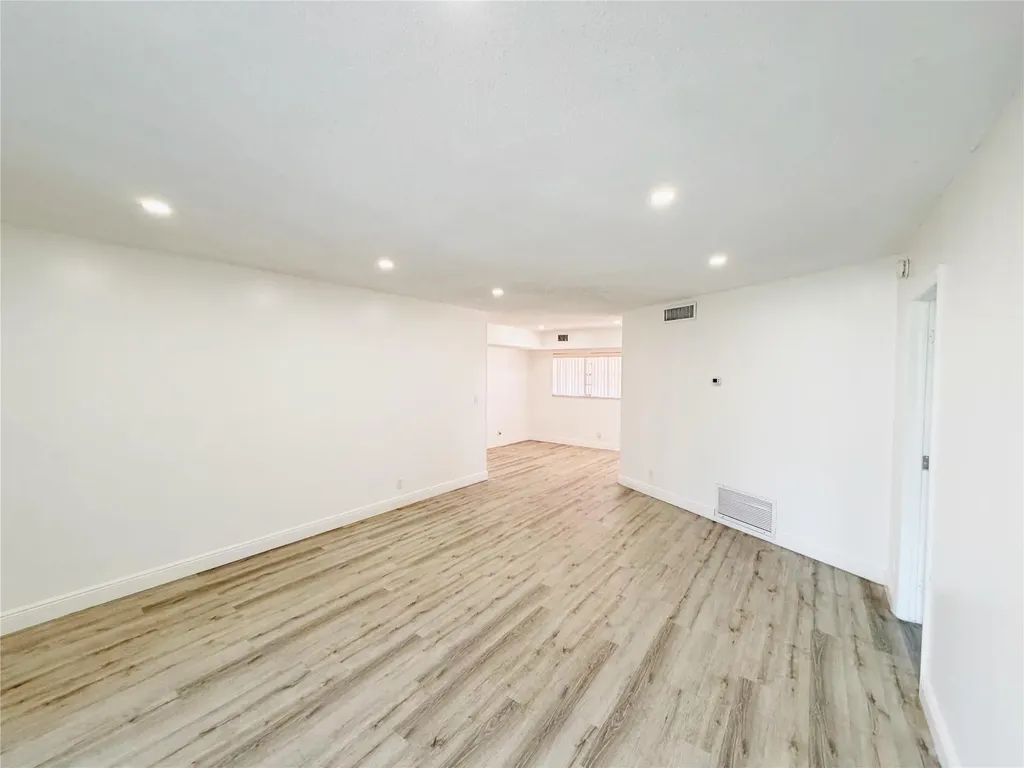 2710 Riverside Drive Coral Springs FL 33065