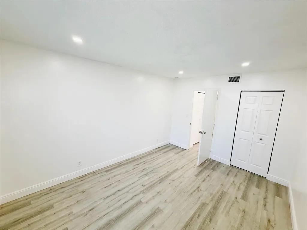 2710 Riverside Drive Coral Springs FL 33065