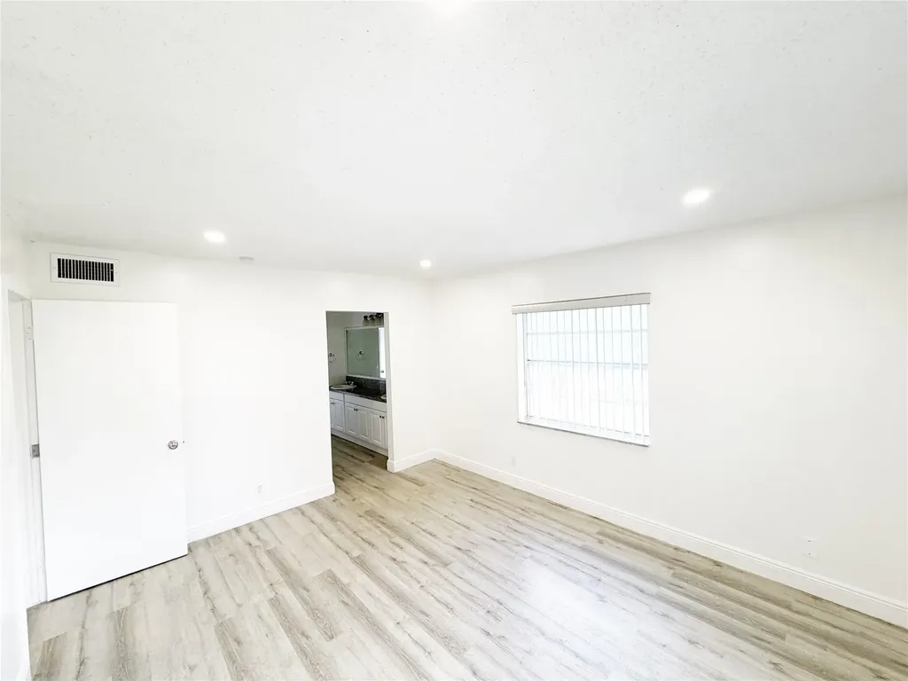 2710 Riverside Drive Coral Springs FL 33065