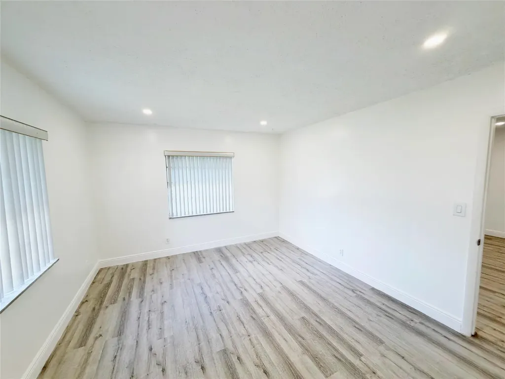 2710 Riverside Drive Coral Springs FL 33065