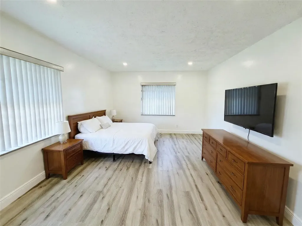 2710 Riverside Drive Coral Springs FL 33065