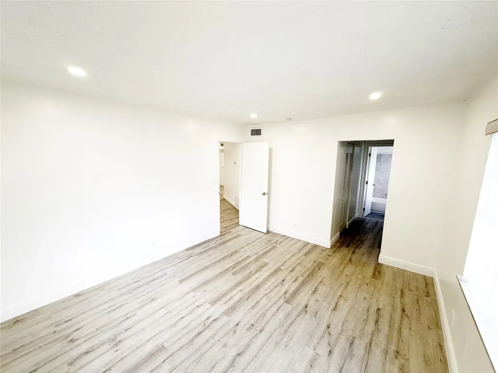 2710 Riverside Drive Coral Springs FL 33065