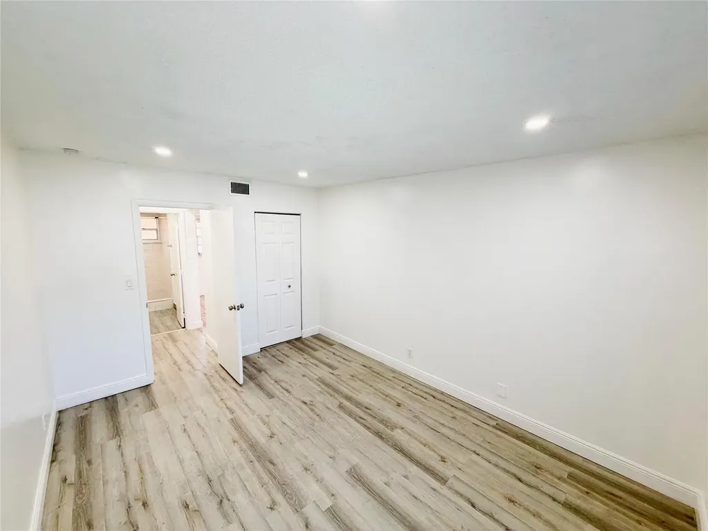 2710 Riverside Drive Coral Springs FL 33065