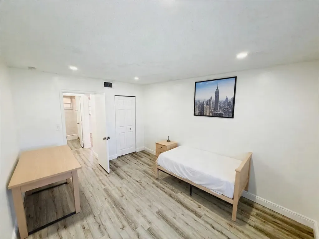 2710 Riverside Drive Coral Springs FL 33065