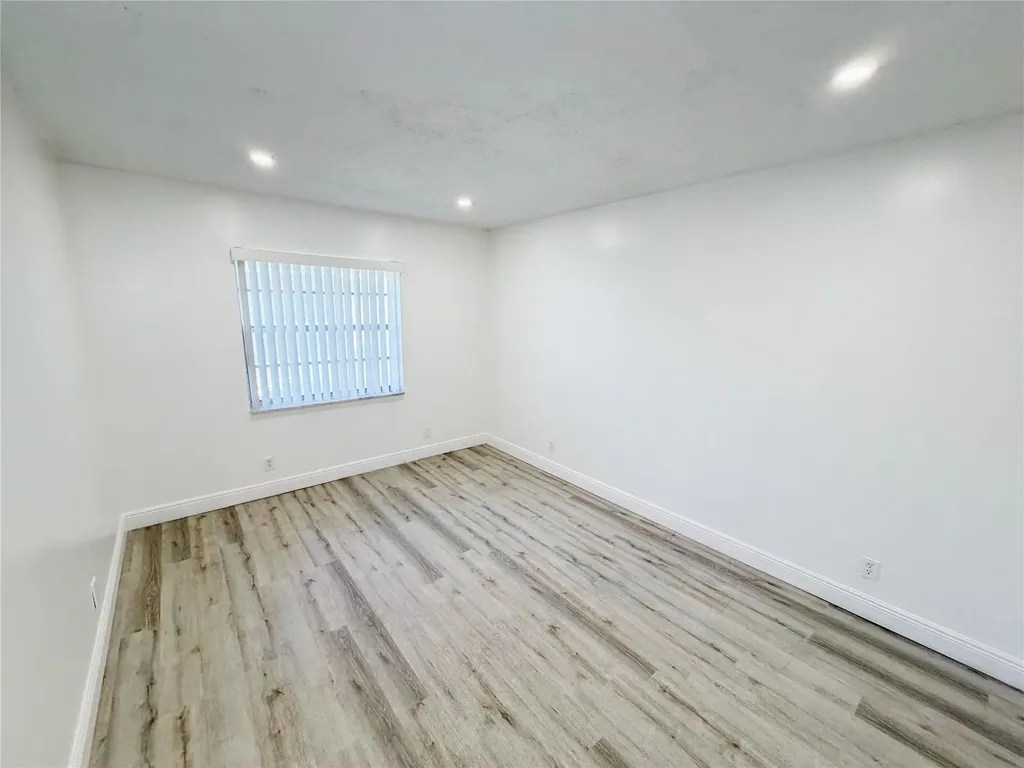 2710 Riverside Drive Coral Springs FL 33065