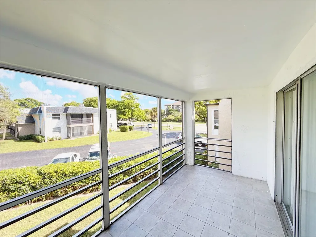 2710 Riverside Drive Coral Springs FL 33065