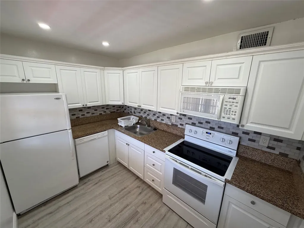 2710 Riverside Drive Coral Springs FL 33065