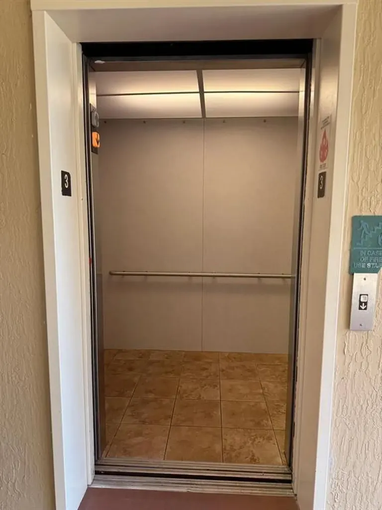 2941 Riverside Drive Coral Springs FL 33065