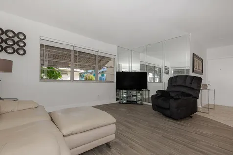 1333 E Hallandale Beach Boulevard Hallandale Beach FL 33009