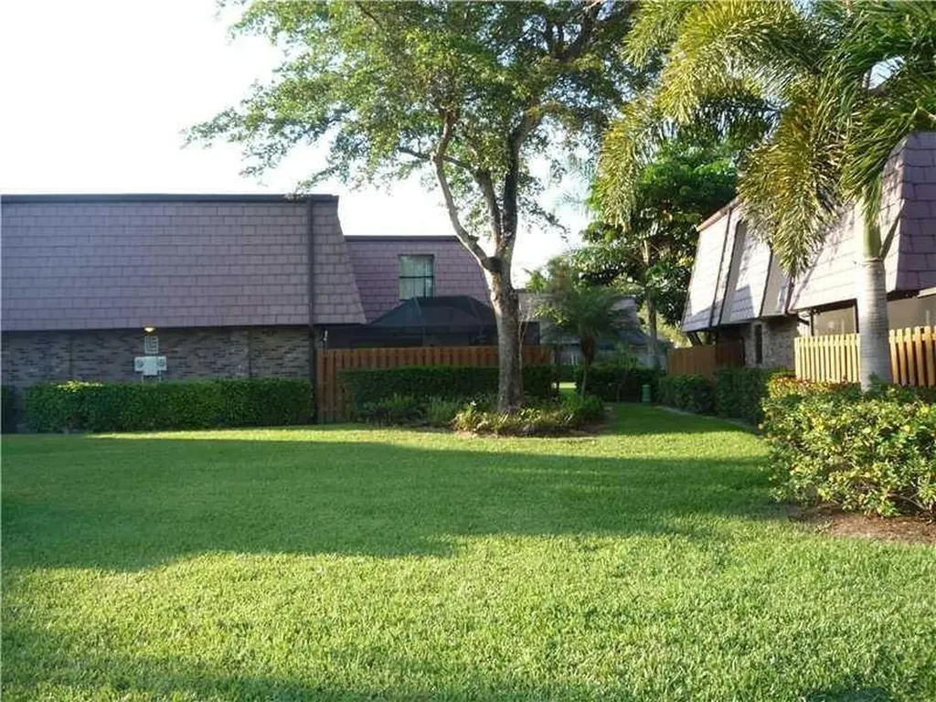 7539 Courtyard Run Boca Raton FL 33433