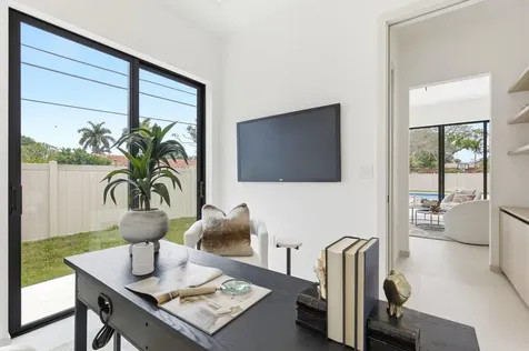 2400 NE 26th Avenue Fort Lauderdale FL 33305