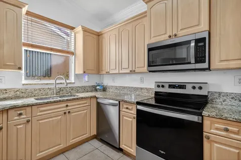 2130 NW 100th Avenue Pembroke Pines FL 33024