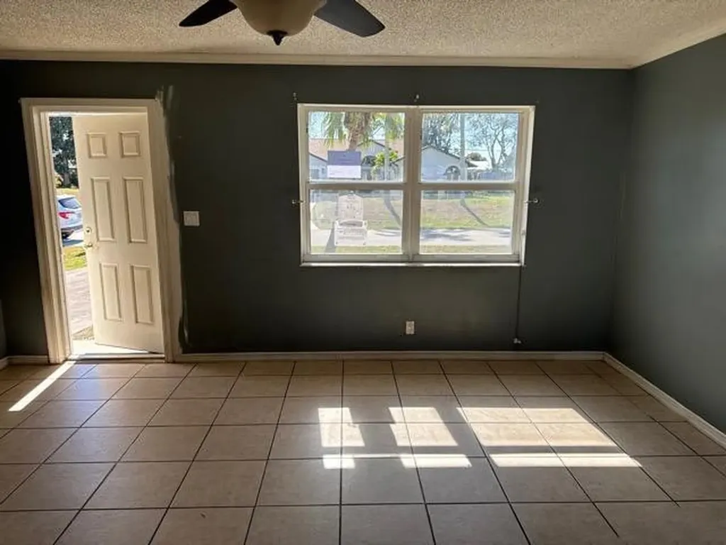 321 NE Genesee Avenue Port St Lucie FL 34983