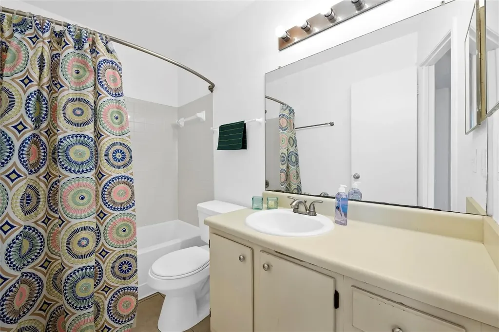 2906 S University Drive Davie FL 33328