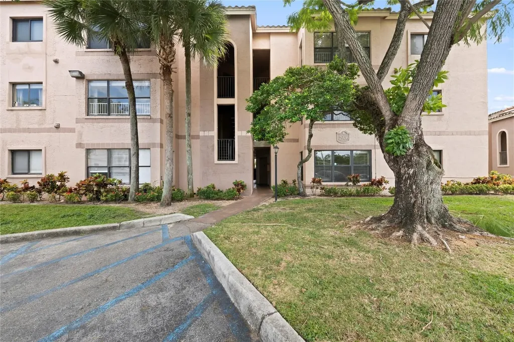 2906 S University Drive Davie FL 33328