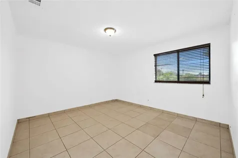 2906 S University Drive Davie FL 33328