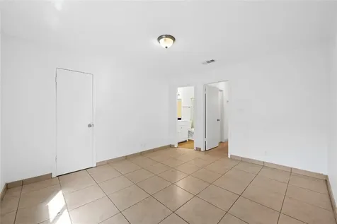 2906 S University Drive Davie FL 33328