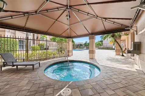 2906 S University Drive Davie FL 33328