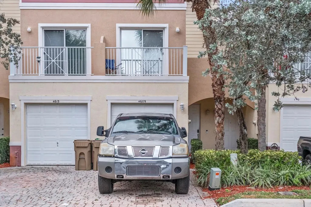 4609 SW 75th Way Davie FL 33314