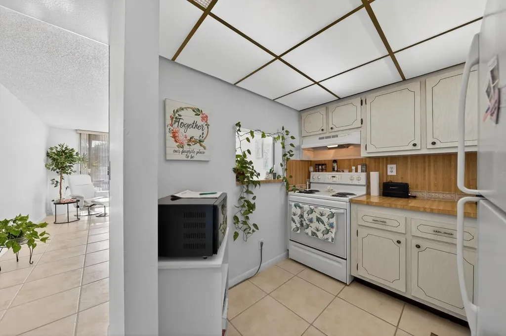 9281 Sunrise Lakes Boulevard Sunrise FL 33322
