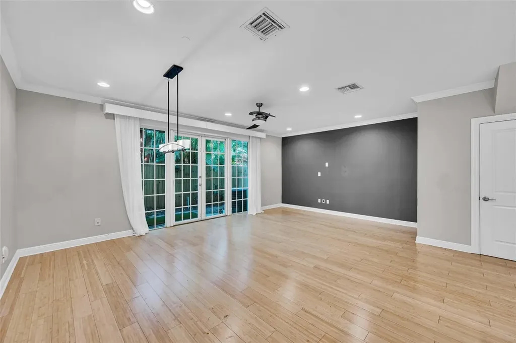1617 NE 2nd Court Fort Lauderdale FL 33301
