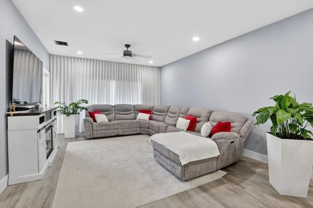 4275 SW 10th Court Deerfield Beach FL 33442