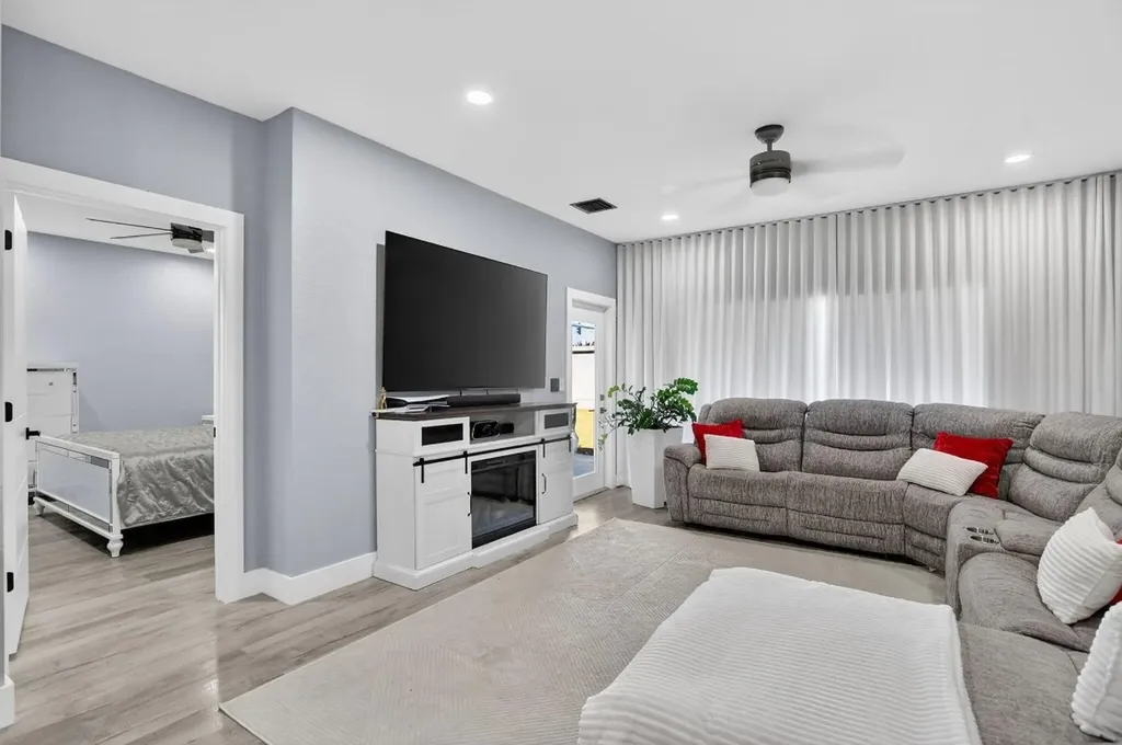 4275 SW 10th Court Deerfield Beach FL 33442