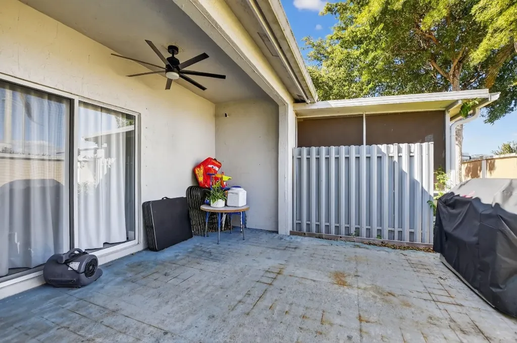 4275 SW 10th Court Deerfield Beach FL 33442