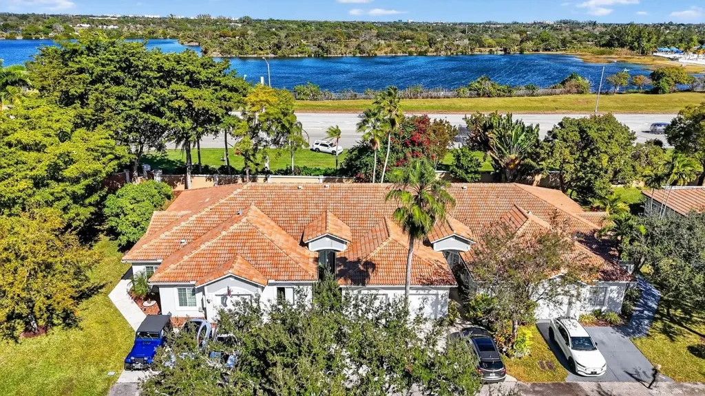 4275 SW 10th Court Deerfield Beach FL 33442