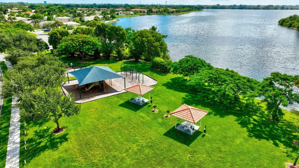 4275 SW 10th Court Deerfield Beach FL 33442